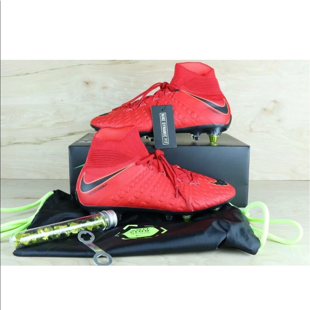 Nike Hypervenom Phantom 3 DF SG PRO ACC Red Soccer